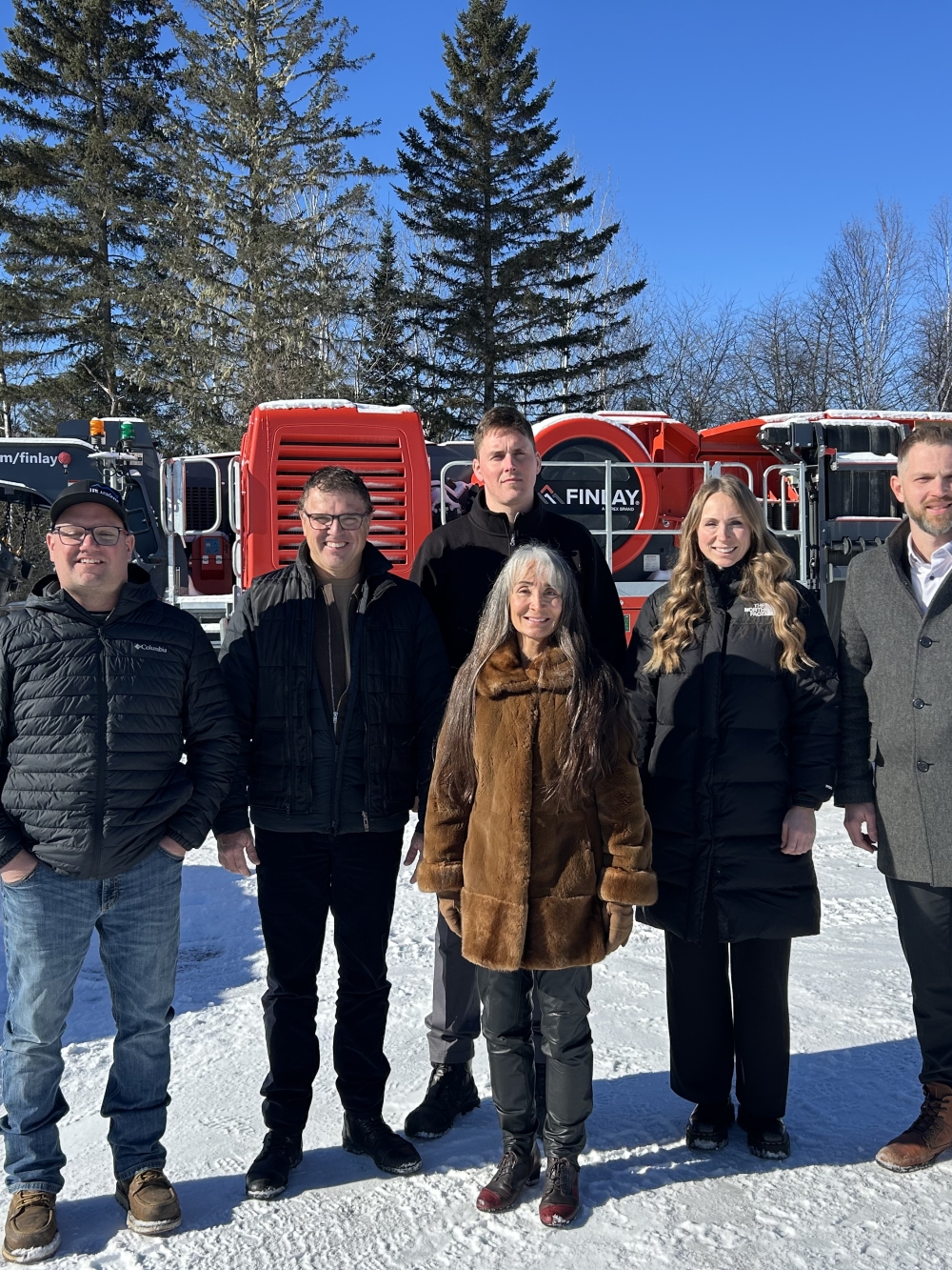 Groupe de gens à l'extérieur, agrégat Dany Morissette