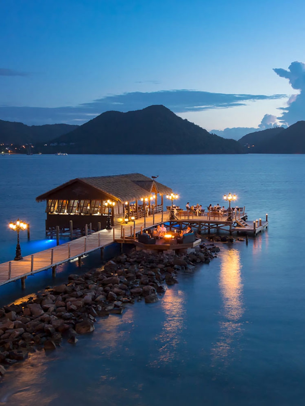 Image représentant un toit palmex à St-Lucia au couché du soleil