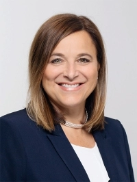Marie Zakaïb, Première vice-présidente, Ressources humaines et communications internes